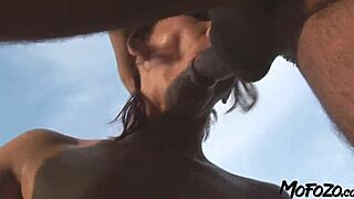 Рыжая MILF наслаждается анальным сексом с огромным хуем до оргазма на Mofozo