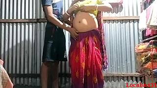 فتاة قرية في ساري أحمر تُضرب بزب كبير في أكشن مجنون