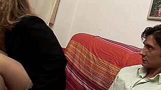 Milf Italiana Scopa Due Ragazzi in Selvaggia Azione