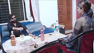 Nově vdaná indická žena tvrdě vymrdaná manželem, kurva!