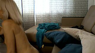 ho visto la mia matrigna bollente tradire in lingerie sexy