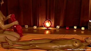 dua babe brunette eksotik bagi handjob sensual semasa urut