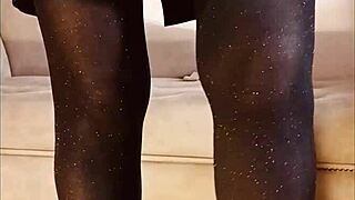 Виждал ли си бляскаво чорапогащник пикаене в тоалетна?