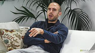 Busty mostohaanya, Reagan Foxx lopva gyors szexet lép fiával