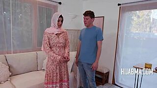 هل في كاش كتير عشان أعمل حرام كامل مع حجاب لمصة فاجرة؟