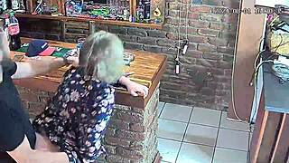 남편이 이웃집 아내와 바람피는 걸 잡았어