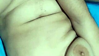 Hej, pozri túto krivú Latinku s veľkým zadkom ako strieka tvrdo v domácom klipe?