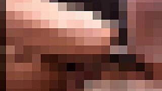 بيغينغ قاسي يرتب الشاب المثلي