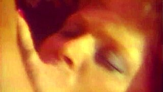 Whoa! Ruda milf szaleje w retro scenie rimjobu!