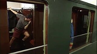 东方性快车1 - 火车上挤满熟女操逼动作