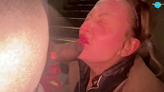 Бездомные бабы получают сырое публичное унижение в шокирующей хардкор POV компиляции