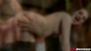 New Sensations καταγράφει την πρώτη αναλ γκάνγκμπανγκ της hotwife με έντονο γάμα και κατάποση