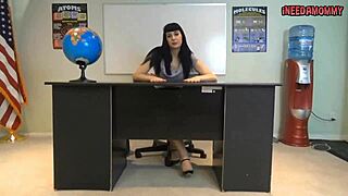 Эй, хочешь посмотреть, как мама надевает подгузник для унизительного веселья?