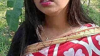 Dziewczyna Desi dzieli się gorącą historią seksu bengalskiej bhabhi