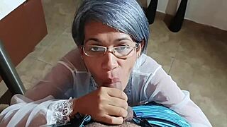 Stedfar efterlader mig til at passe hans kone og jeg ender med at kneppe hende mange gange i tabu møder