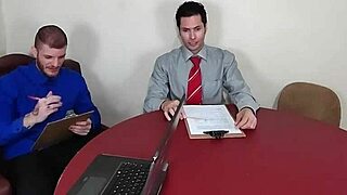 Blowbang liar dan kekacauan facial di trailer pelacur kantor!