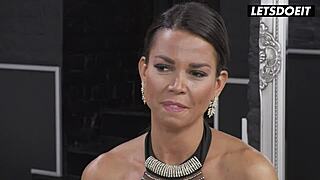 Brunette Milf Chloe Lamour Neemt Diepe Anaal Met Enorme Lul