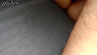 Femme partagée dans trio cuckold amateur chaud