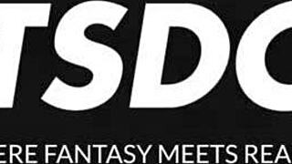 Stesøstre Blue Angel og Romy Indy i interracial lesbisk dusjlek