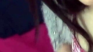 neverjetna milf stoka med ježdanjem dilda v spodnjem perilu