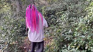 V gozdu grob seks, šamari mlado 18+ punco, jebe pičko, konča v usta, škropi