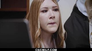 เจ้านายเย็ดสองมิลฟ์ร้อนในออฟฟิศด้วยปากและขี่ควาย!