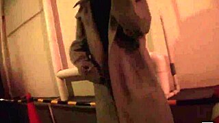 밤 골목에서 리모컨 바이브로 야하게 걷는 일본 여자