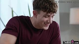 韓国ルームメイトキミー・キムのオナニー見つかり巨根ハードコア！