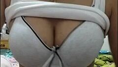em ngực bự show webcam tits