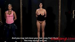 A kinky mature beauty gets ready for the best pleasure