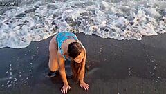 Horny teen shows off her big ass on the public beach, getting her pussy exposed outdoors