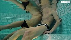 Млади гейчета споделят интензивна оргия без презерватив в сцена 4