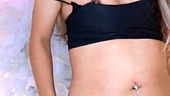 Hermosa Travesti Stroking Cock In Crossdressing Transsexual Scene!