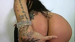 Novinha lunna real masturbates in hentai anime