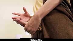 Stepbrother jerks off, turns on stepsister 😏