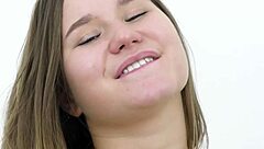 Solo Plump Girl Amalia Davis Masturbating In 4K