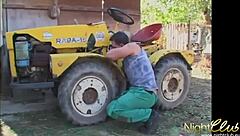 Herbert, хорни съсед, чука всяка баба в диво германско ретро действие. Чист хардкор хаос!