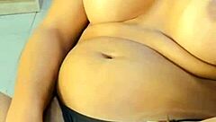 WATCH THIS PETITE GIRL LICK AND SUCK FOR MONEY!!