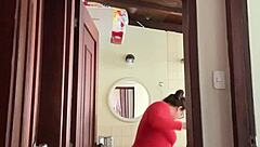 Mi Vecina Está en el Baño