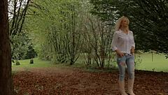 sultry milf jana cova in seductive pose