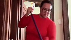 Mi Vecina Está en el Baño