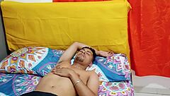 Tetas naturales latina busca polla en apretado coño