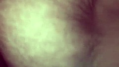 Азиатска тийнейджърка 18+ започва с ръчна и преминава в горещо действие с дебелата свекърва