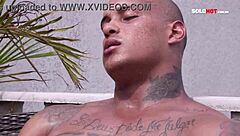 bodybuilder enjoys solo session with big cock