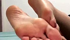 latina sexy shows her feet