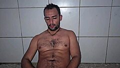 Esperando um macho para uma boa sacanagem.