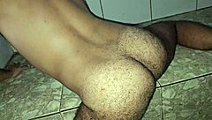 Esperando um macho para uma boa sacanagem.