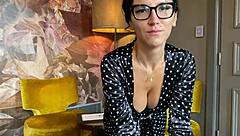 Hot psychologist helps with sexual problems