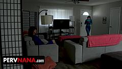 Verbotener Dreier mit geiler Stiefoma und Freundin!