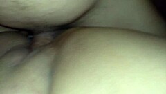 كسها جميل احمر كبيت لبني كله فيه